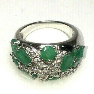 Emerald and Sterling Silver Ring Size 6